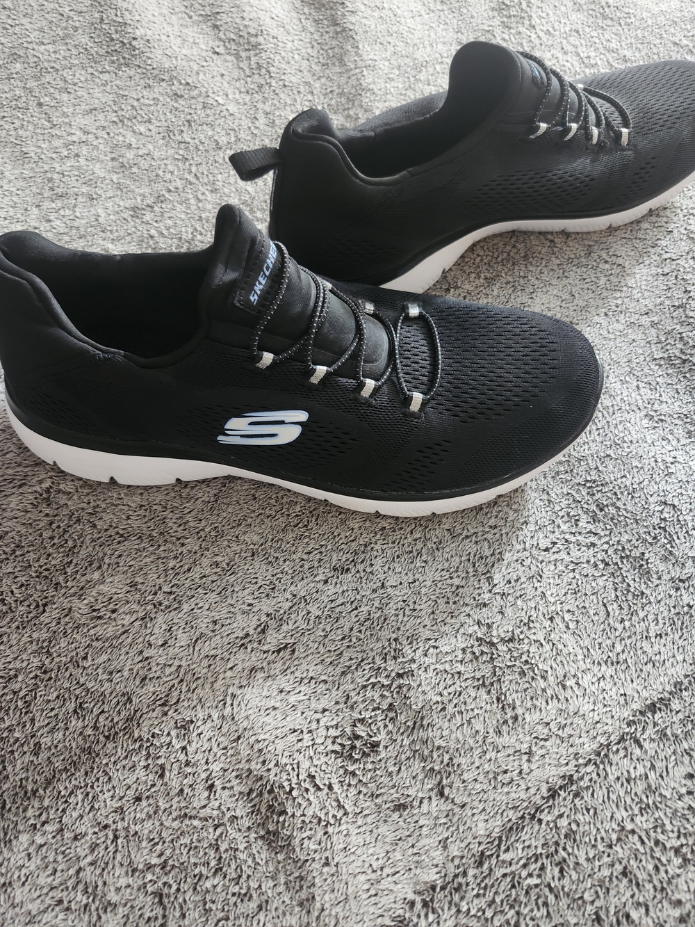 Women's Skechers Black Slip-On Athletic Sneakers Memory Foam Air-cooled NEW